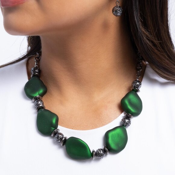 Refulgent Reformation - Green Necklace - Picture 1 of 3